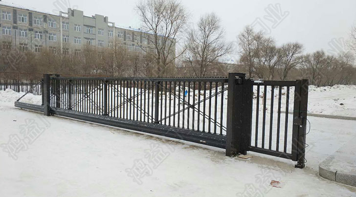 懸浮門，（佳木斯市富錦市迎賓路）建三江第一高級中學(xué)